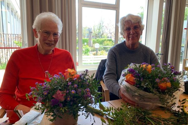 Geslaagde workshop bloemschikken voor (buurt)bewoners WZH Het Anker