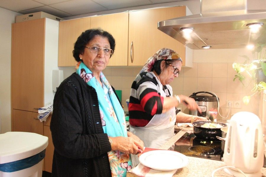 'We koken en eten gezellig samen bij de Dagactiviteiten'